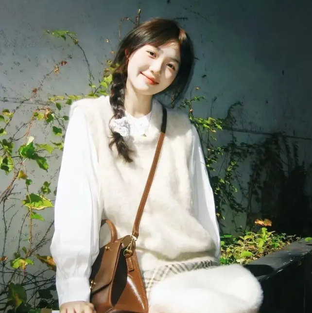 迟雪不复旧云深